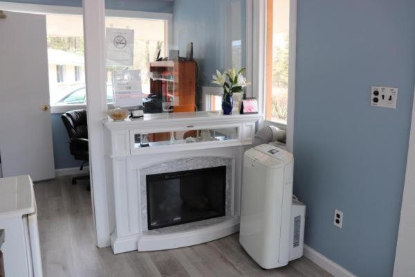 Hitching Post Motel image 1