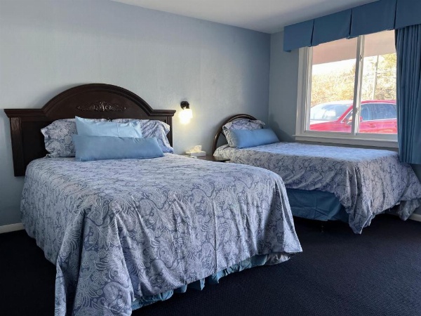 Hitching Post Motel image 8